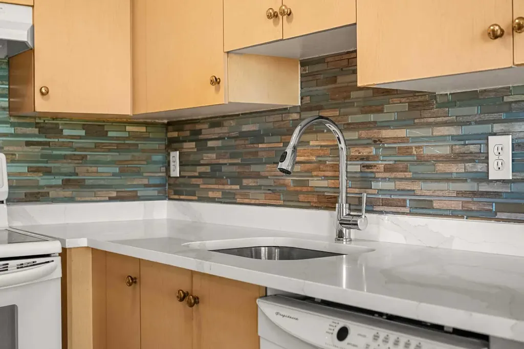 1717 60 Street SE Calgary AB T2A7Y7