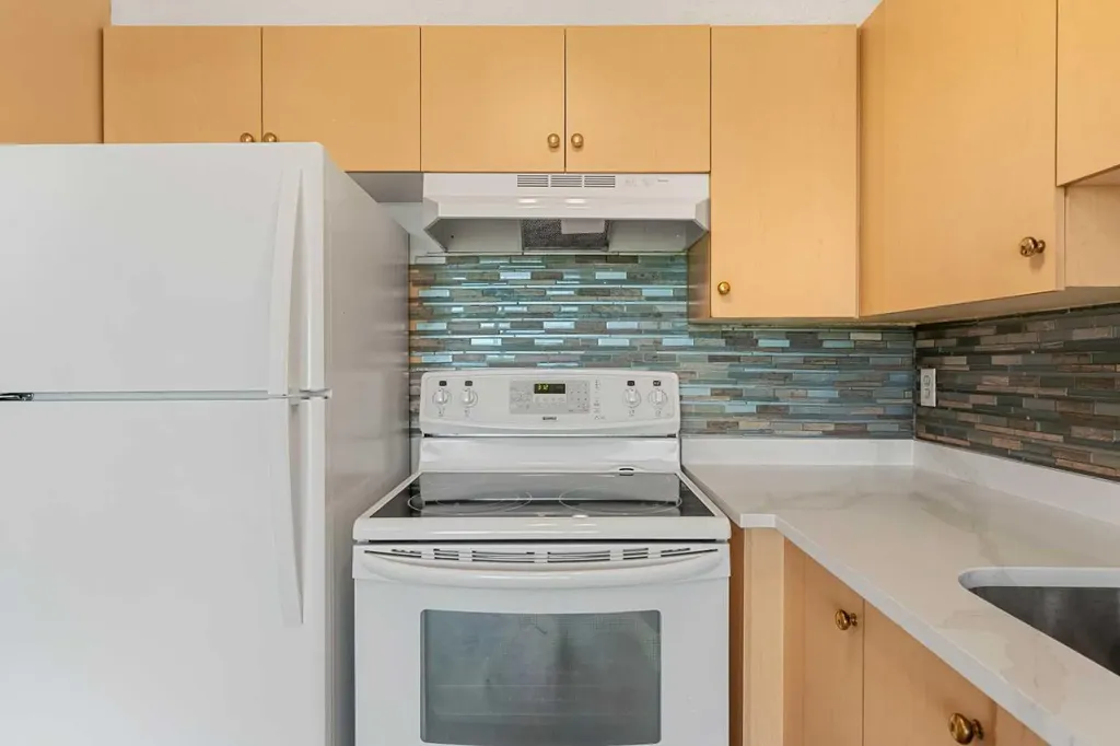 1717 60 Street SE Calgary AB T2A7Y7