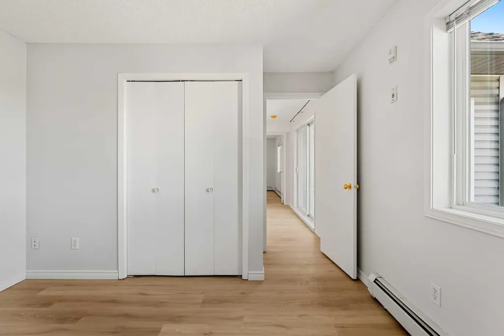 1717 60 Street SE Calgary AB T2A7Y7