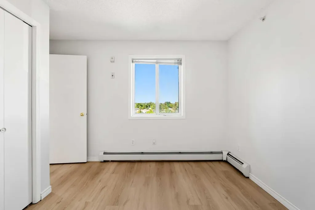 1717 60 Street SE Calgary AB T2A7Y7