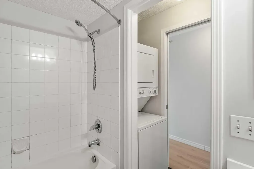 1717 60 Street SE Calgary AB T2A7Y7