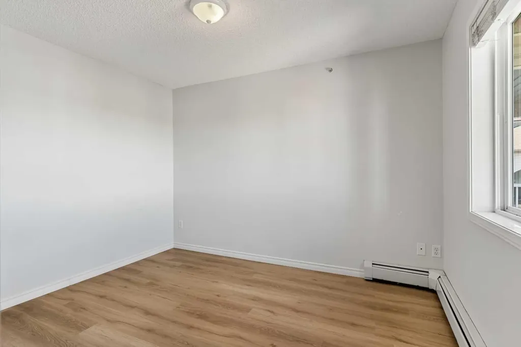 1717 60 Street SE Calgary AB T2A7Y7