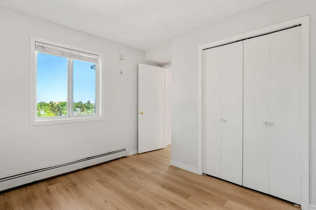 1717 60 Street SE Calgary AB T2A7Y7