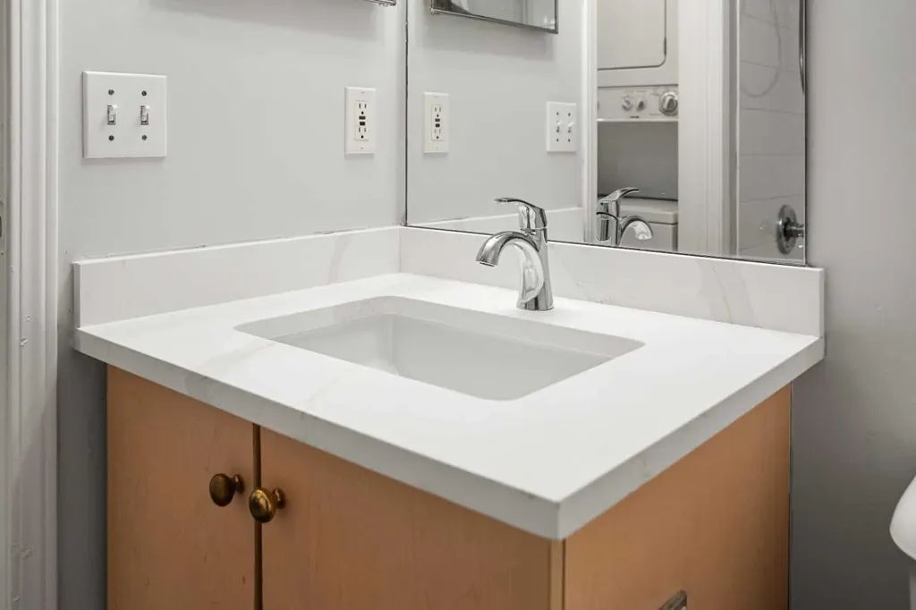 1717 60 Street SE Calgary AB T2A7Y7