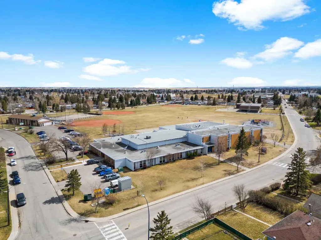 1717 60 Street SE Calgary AB T2A7Y7