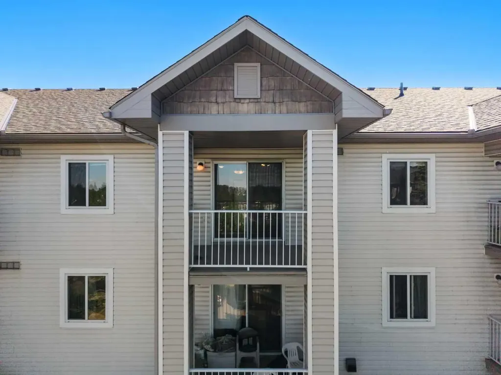 1717 60 Street SE Calgary AB T2A7Y7