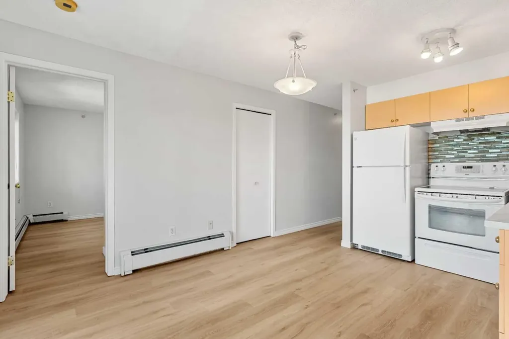 1717 60 Street SE Calgary AB T2A7Y7