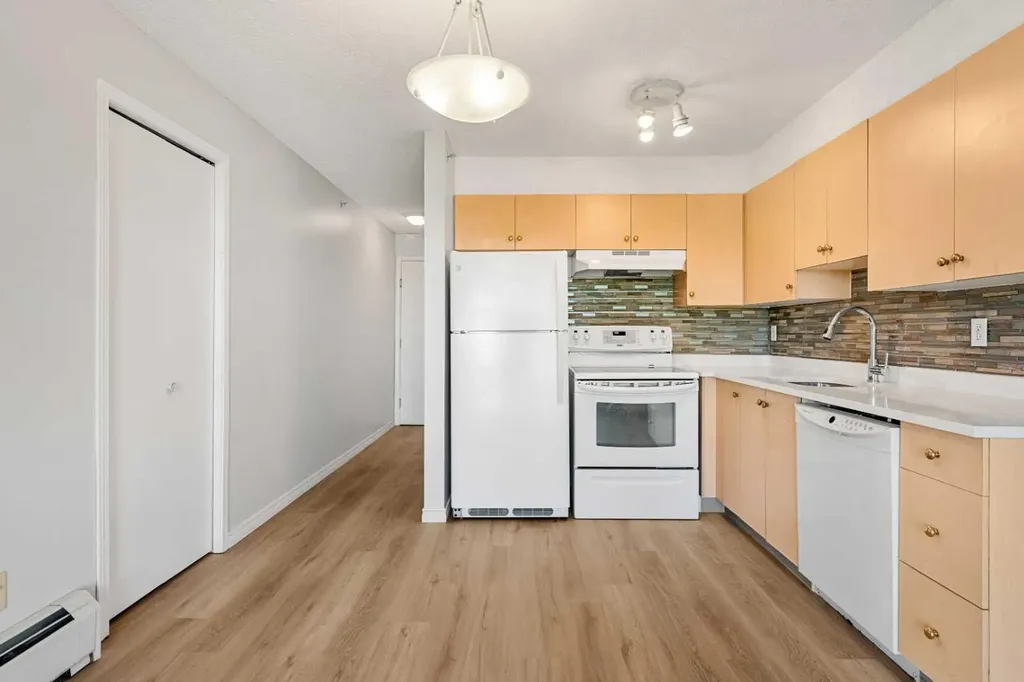 1717 60 Street SE Calgary AB T2A7Y7