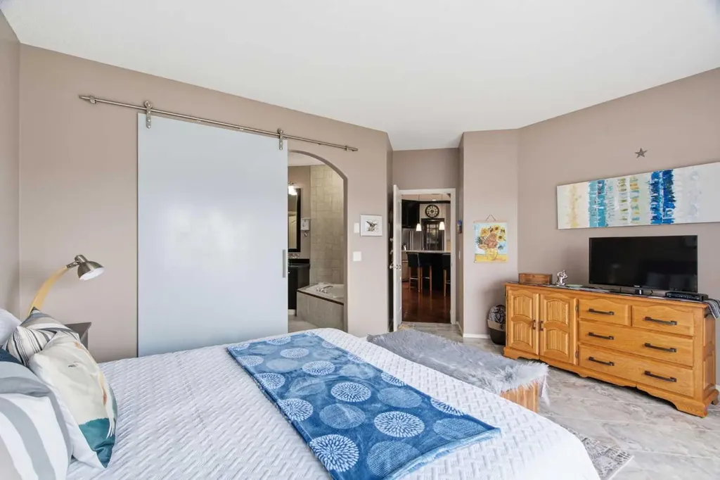 9 Hampstead Green NW Calgary AB T3A 6H1