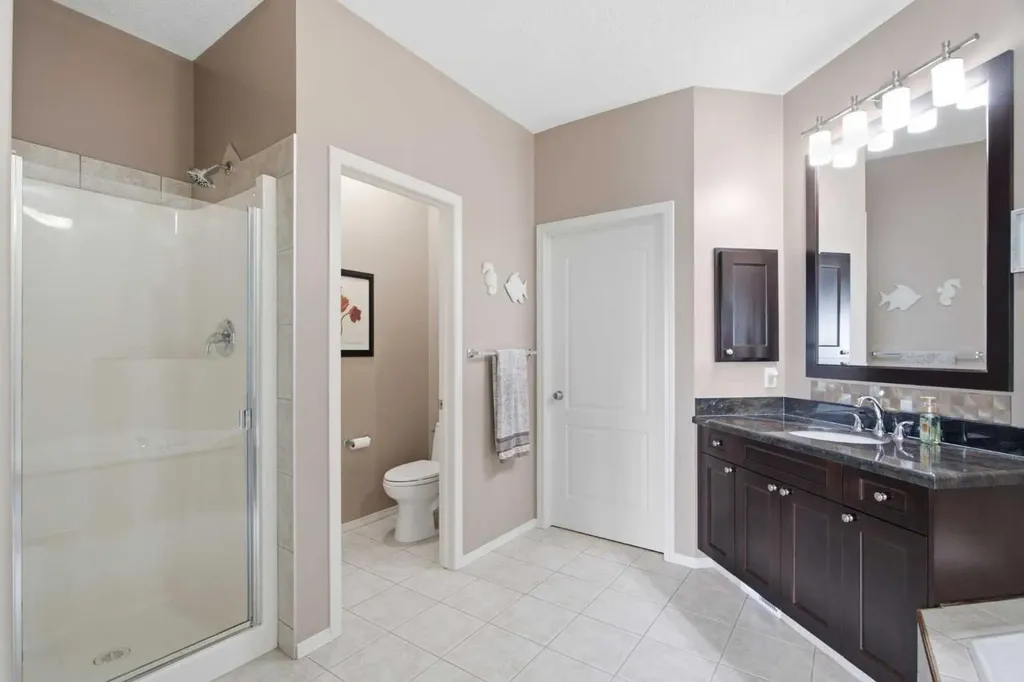 9 Hampstead Green NW Calgary AB T3A 6H1