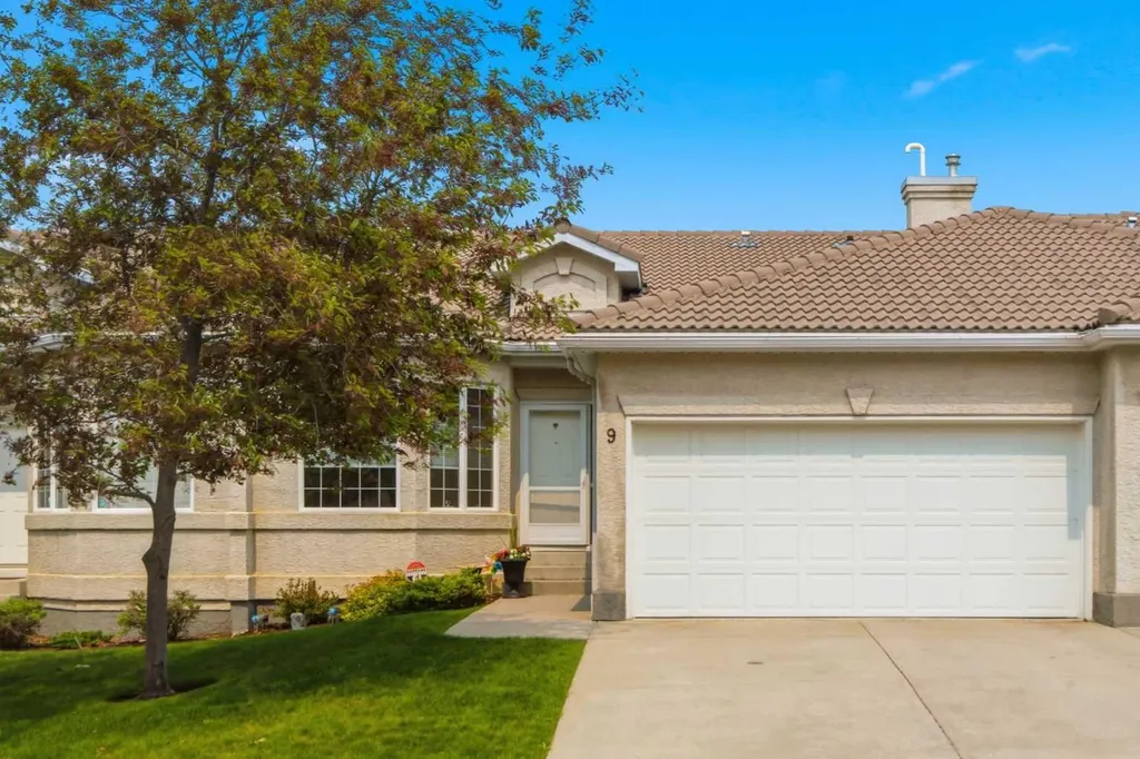 9 Hampstead Green NW Calgary AB T3A 6H1
