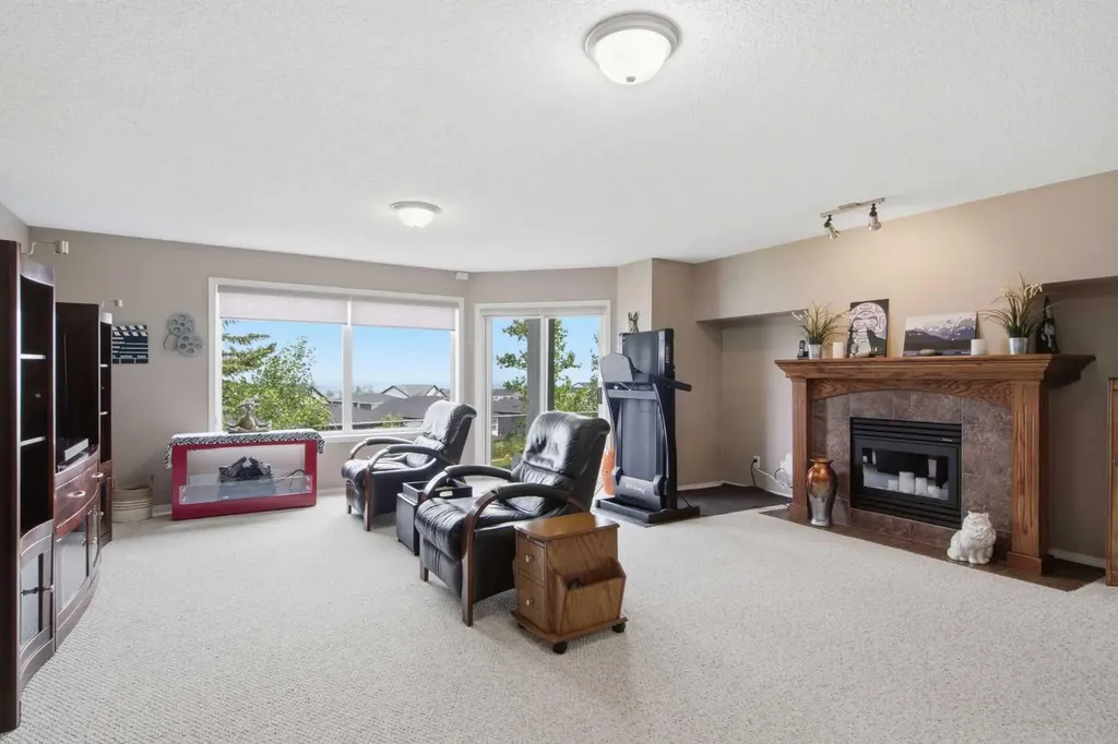 9 Hampstead Green NW Calgary AB T3A 6H1