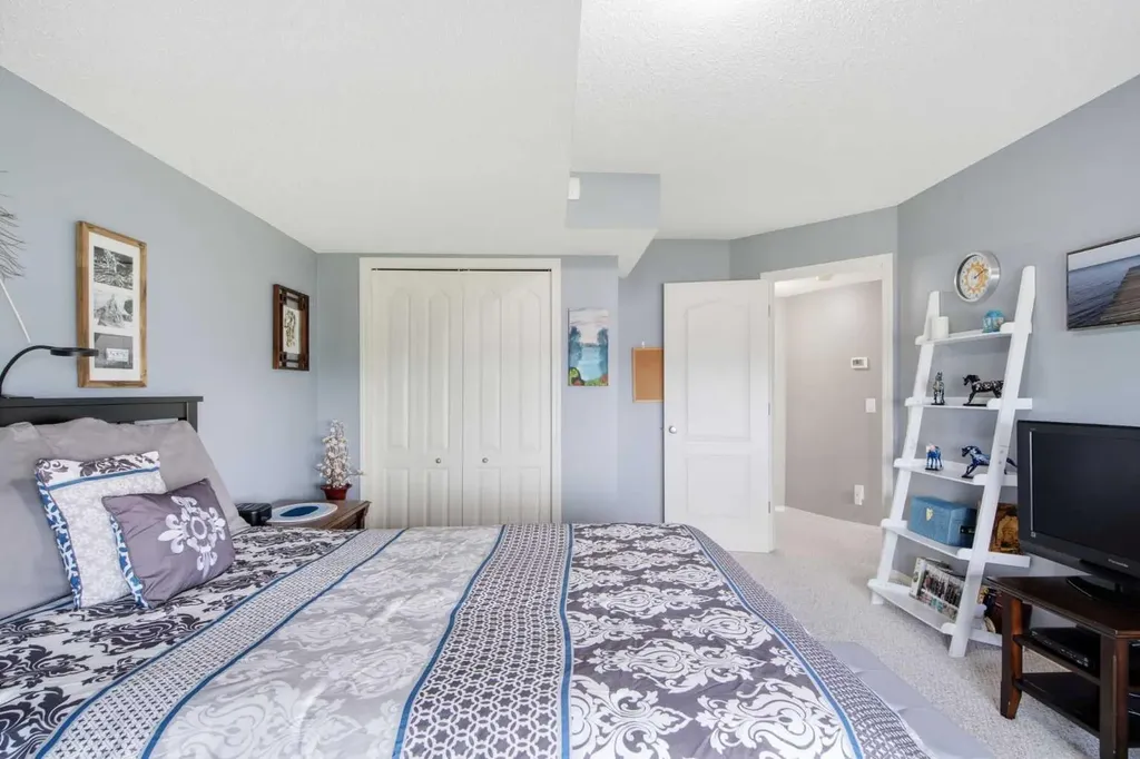 9 Hampstead Green NW Calgary AB T3A 6H1