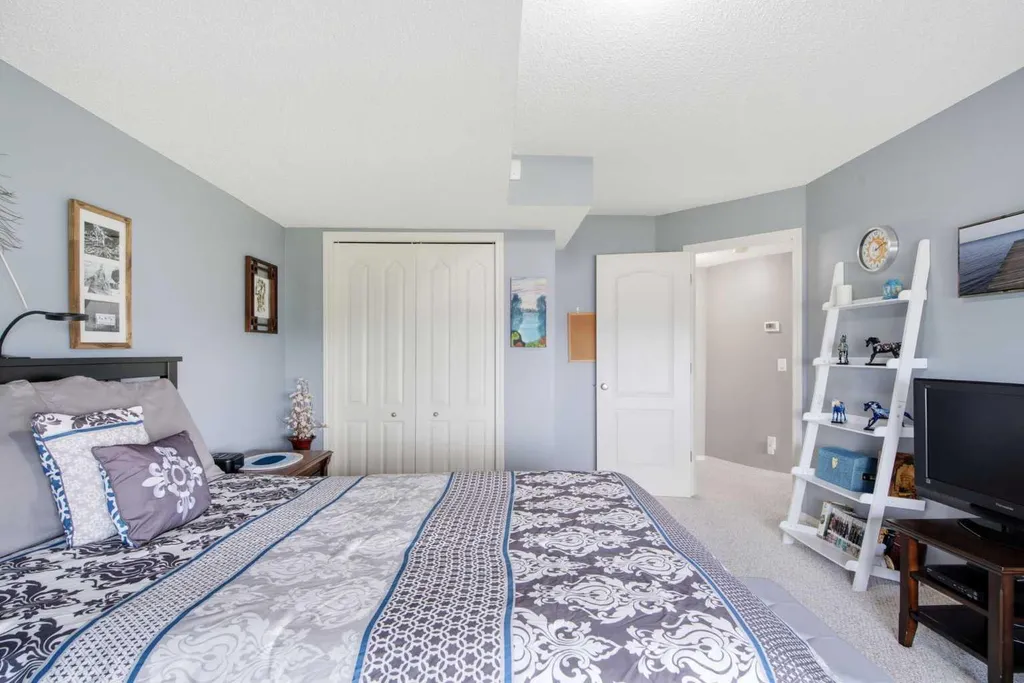 9 Hampstead Green NW Calgary AB T3A 6H1