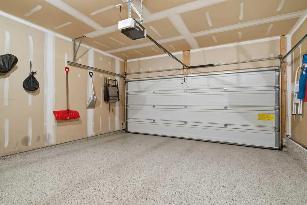 9 Hampstead Green NW Calgary AB T3A 6H1