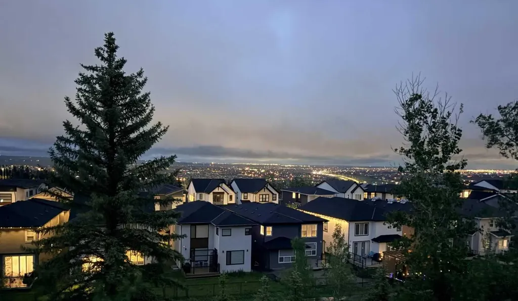 9 Hampstead Green NW Calgary AB T3A 6H1
