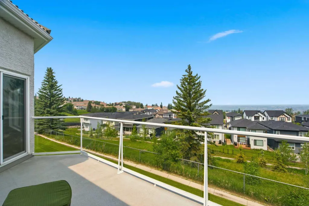 9 Hampstead Green NW Calgary AB T3A 6H1