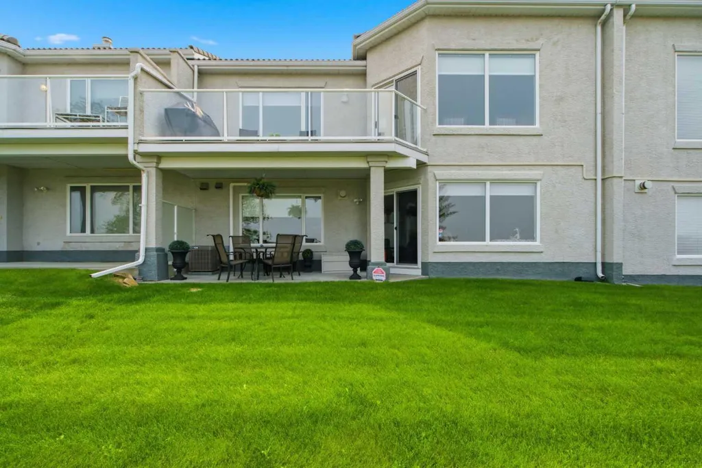 9 Hampstead Green NW Calgary AB T3A 6H1