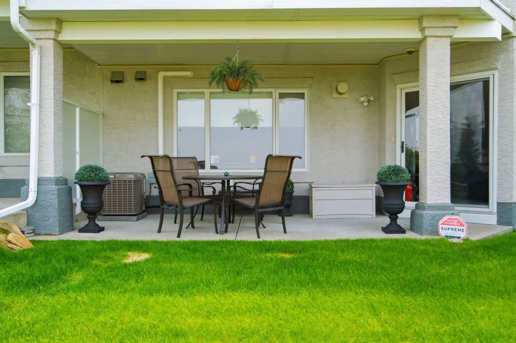9 Hampstead Green NW Calgary AB T3A 6H1