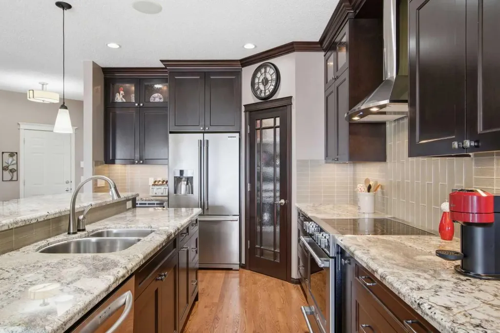 9 Hampstead Green NW Calgary AB T3A 6H1
