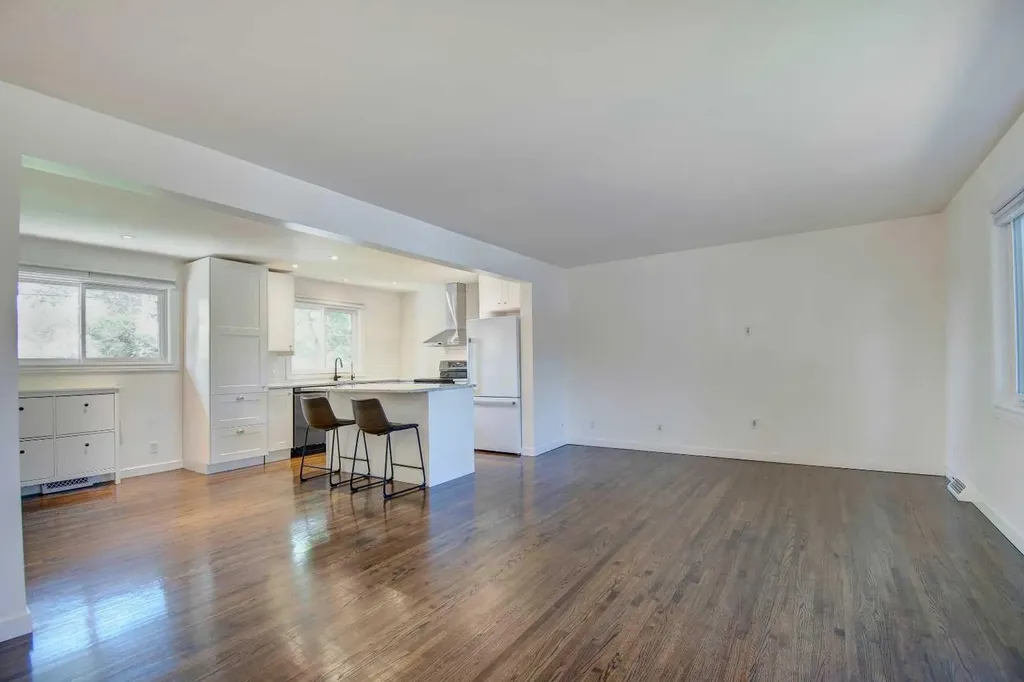 4319 Greenview Drive NE Calgary AB T2E 5R3