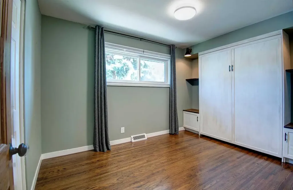 4319 Greenview Drive NE Calgary AB T2E 5R3