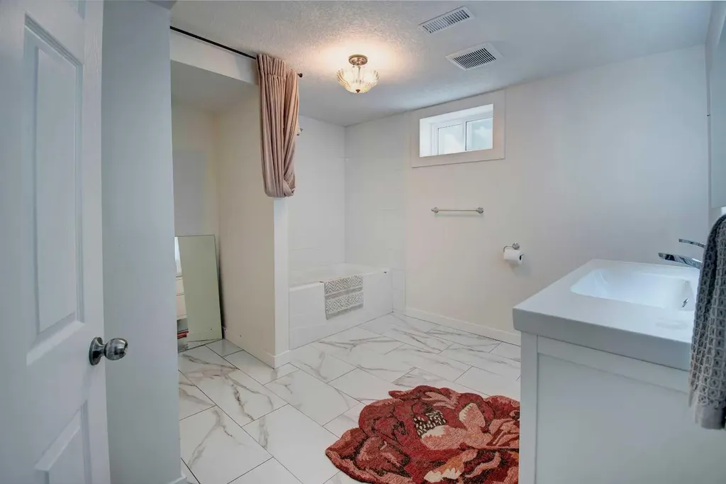 4319 Greenview Drive NE Calgary AB T2E 5R3