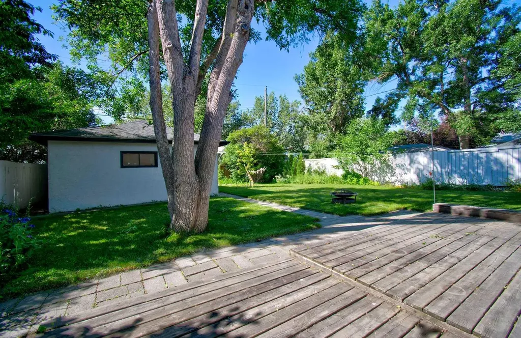 4319 Greenview Drive NE Calgary AB T2E 5R3