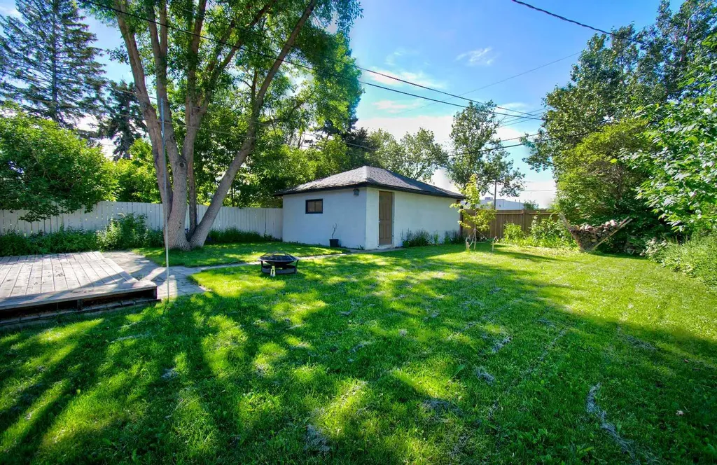 4319 Greenview Drive NE Calgary AB T2E 5R3