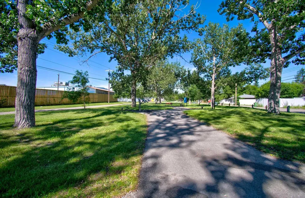 4319 Greenview Drive NE Calgary AB T2E 5R3