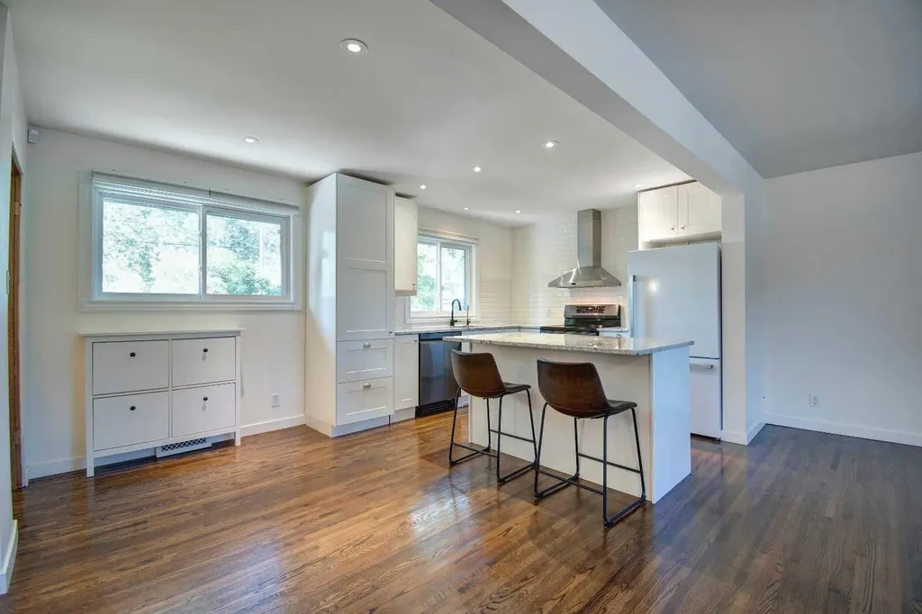 4319 Greenview Drive NE Calgary AB T2E 5R3