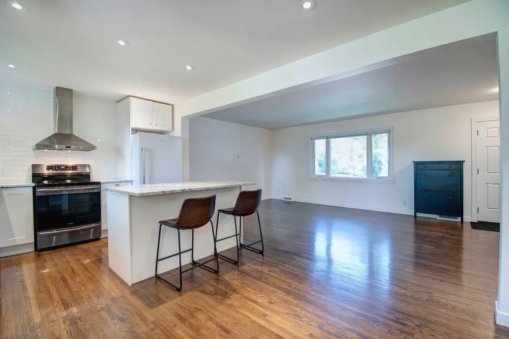 4319 Greenview Drive NE Calgary AB T2E 5R3