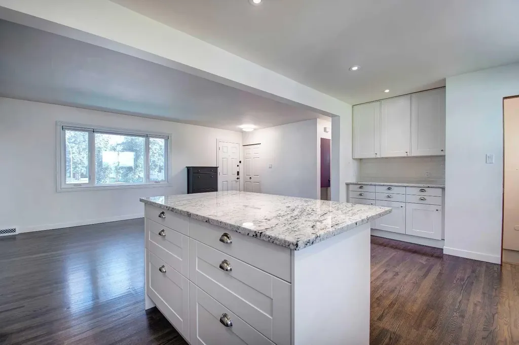 4319 Greenview Drive NE Calgary AB T2E 5R3