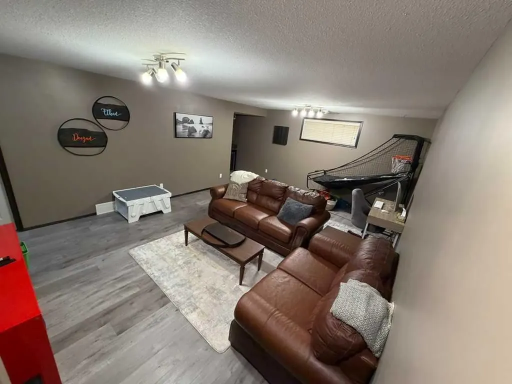 60 Chinook Street Blackfalds AB T4M 0B9