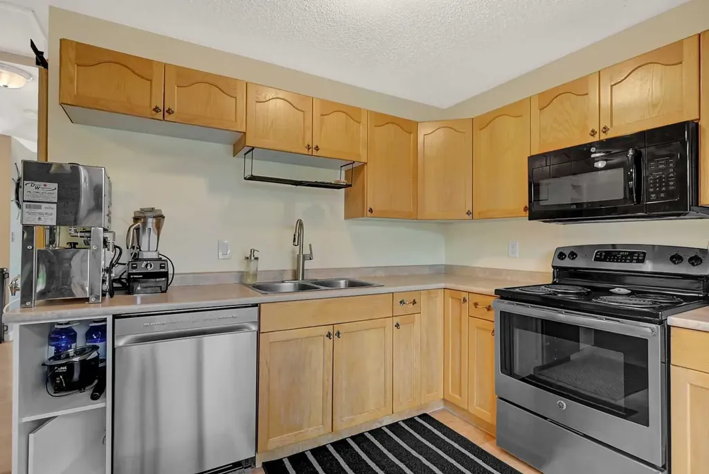 7306 99 Street Grande Prairie AB T8V 4X2