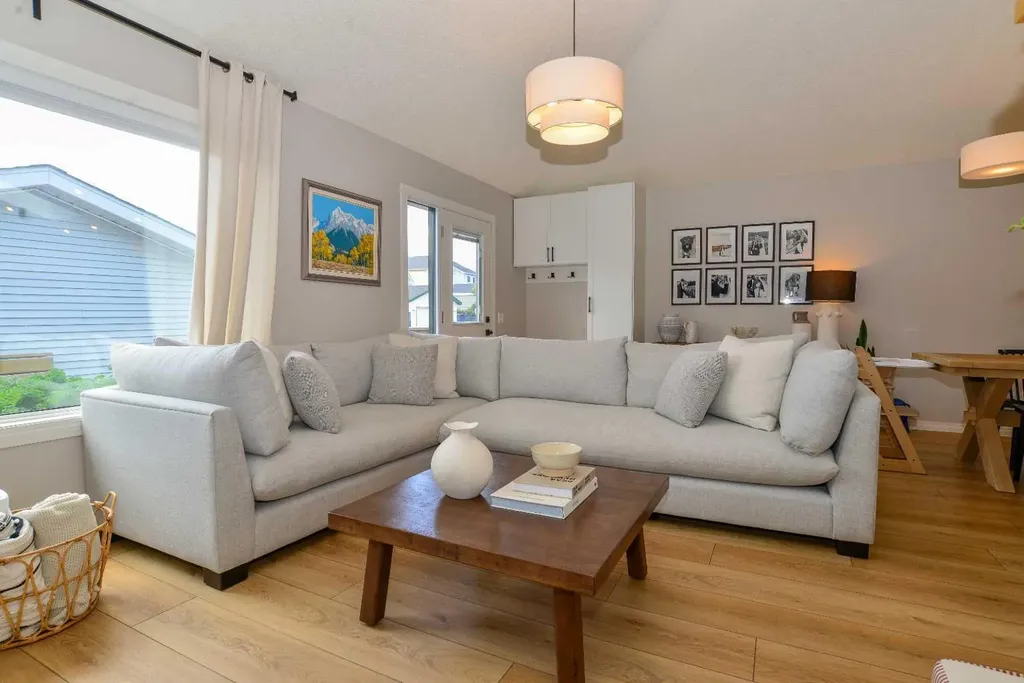 7 Tuscany Valley Road NW Calgary AB T3L 2C1