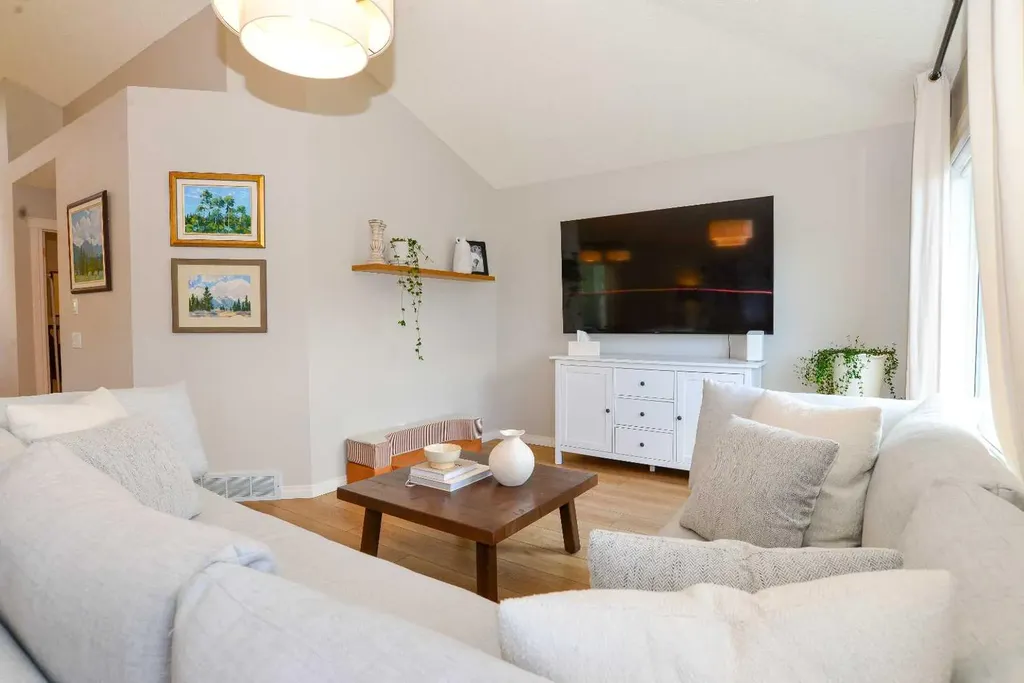 7 Tuscany Valley Road NW Calgary AB T3L 2C1