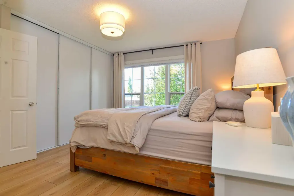 7 Tuscany Valley Road NW Calgary AB T3L 2C1