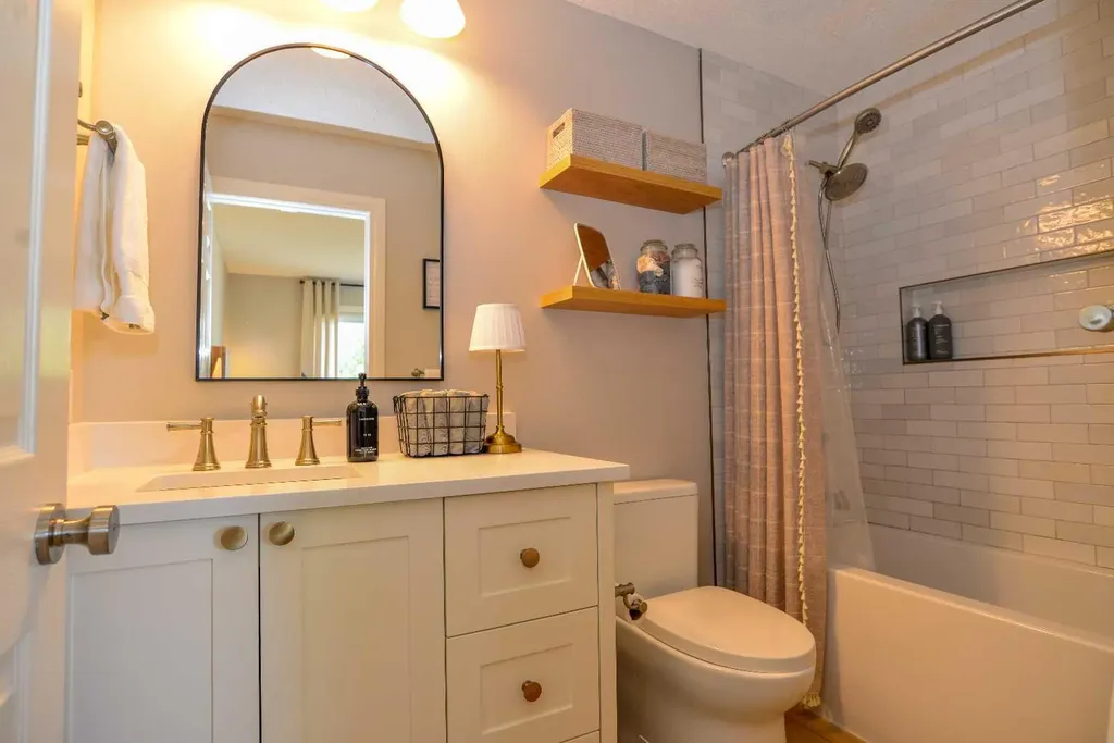 7 Tuscany Valley Road NW Calgary AB T3L 2C1