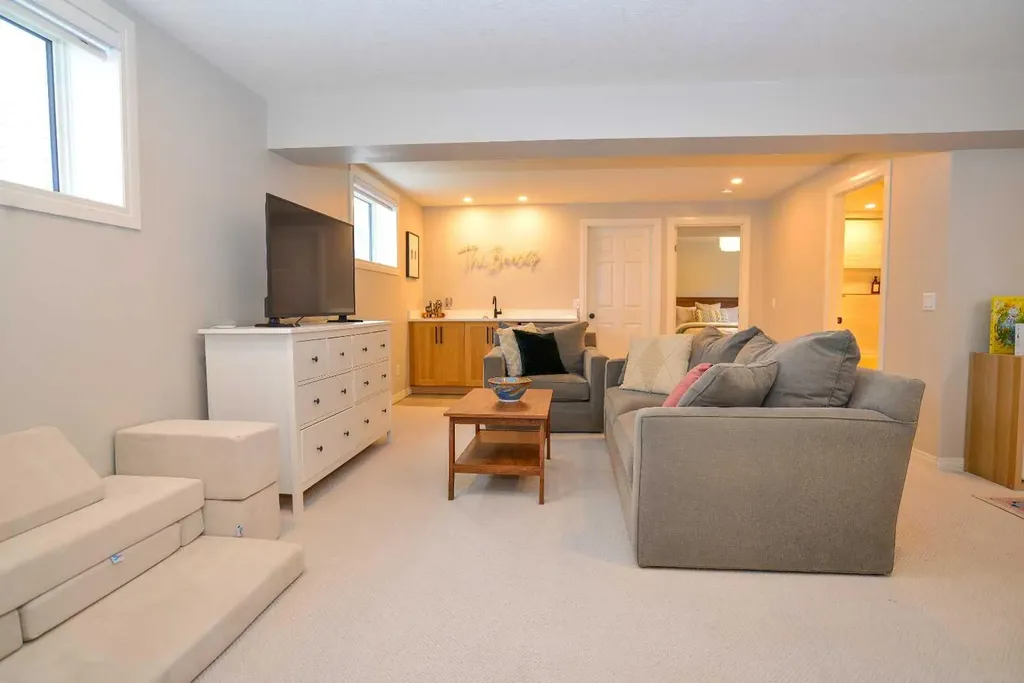 7 Tuscany Valley Road NW Calgary AB T3L 2C1