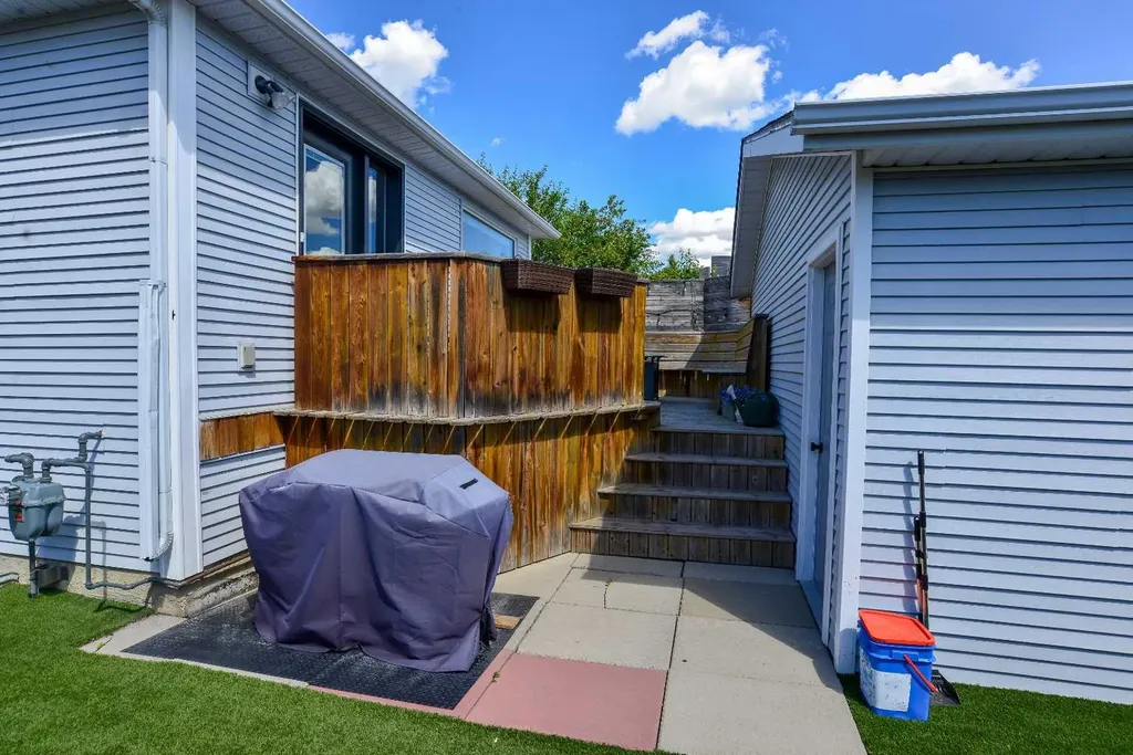 7 Tuscany Valley Road NW Calgary AB T3L 2C1