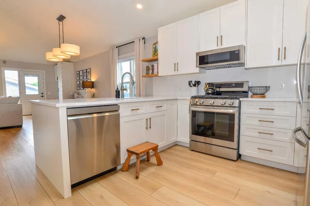 7 Tuscany Valley Road NW Calgary AB T3L 2C1