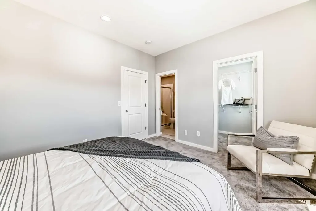 58 Sora Gardens SE Calgary AB T3S 0V3