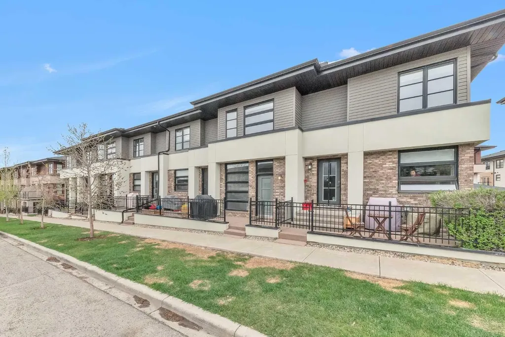 55 Aspen Hill Green SW Calgary AB T3H 0H6