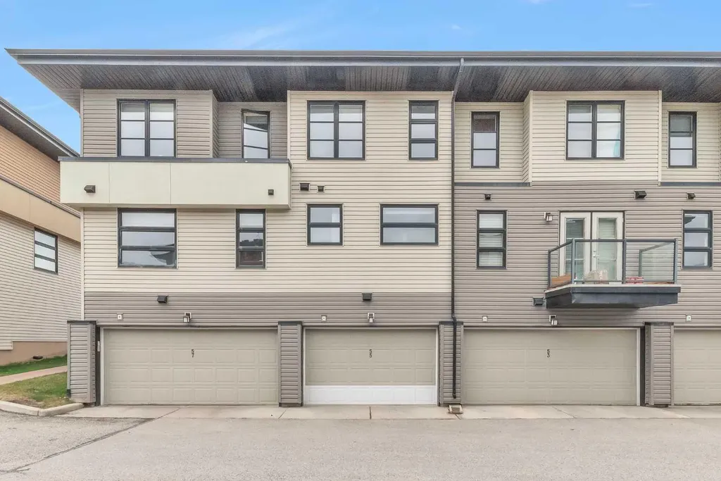 55 Aspen Hill Green SW Calgary AB T3H 0H6