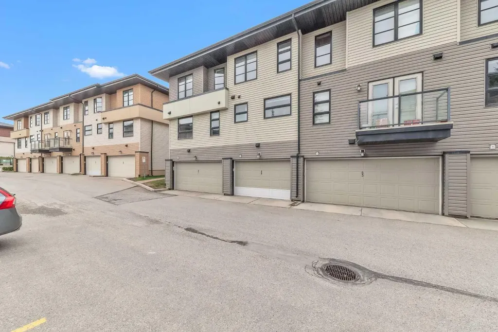 55 Aspen Hill Green SW Calgary AB T3H 0H6