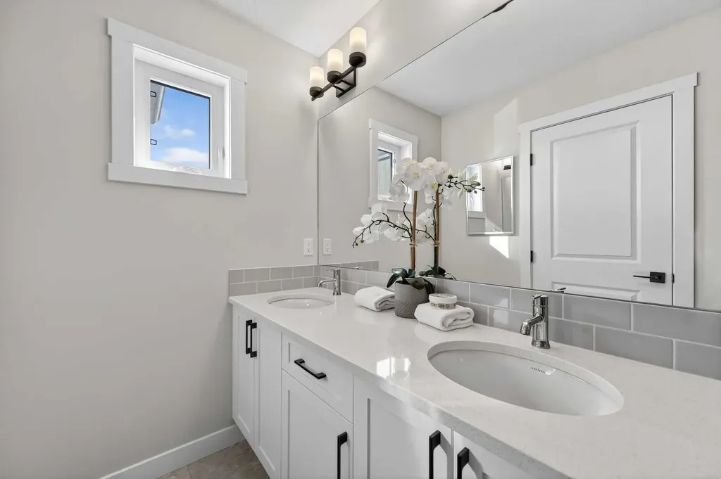 420 Lewiston Landing NE Calgary AB T3L 2M4