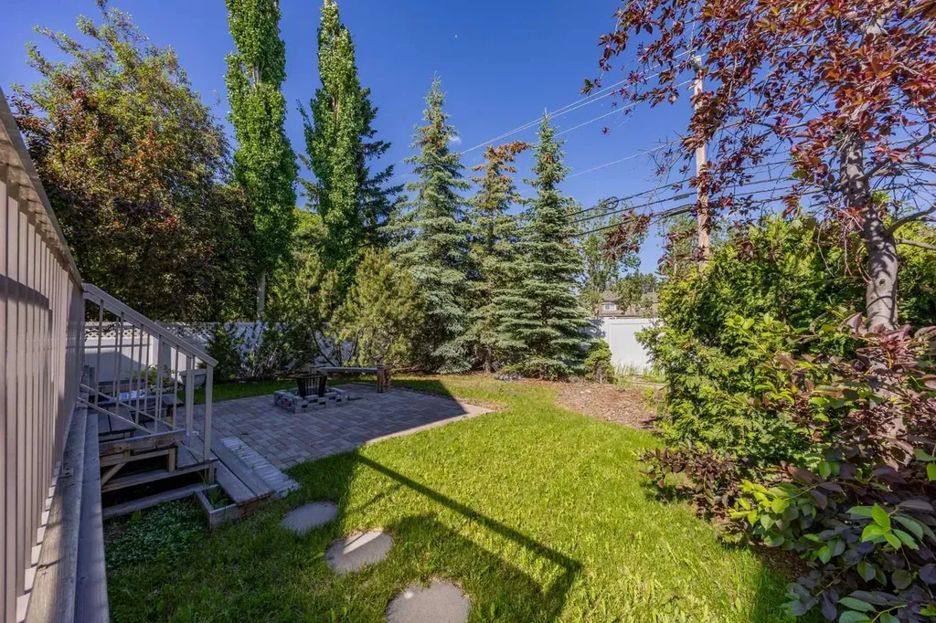 93 Coach Court SW Calgary AB T3H 4P7