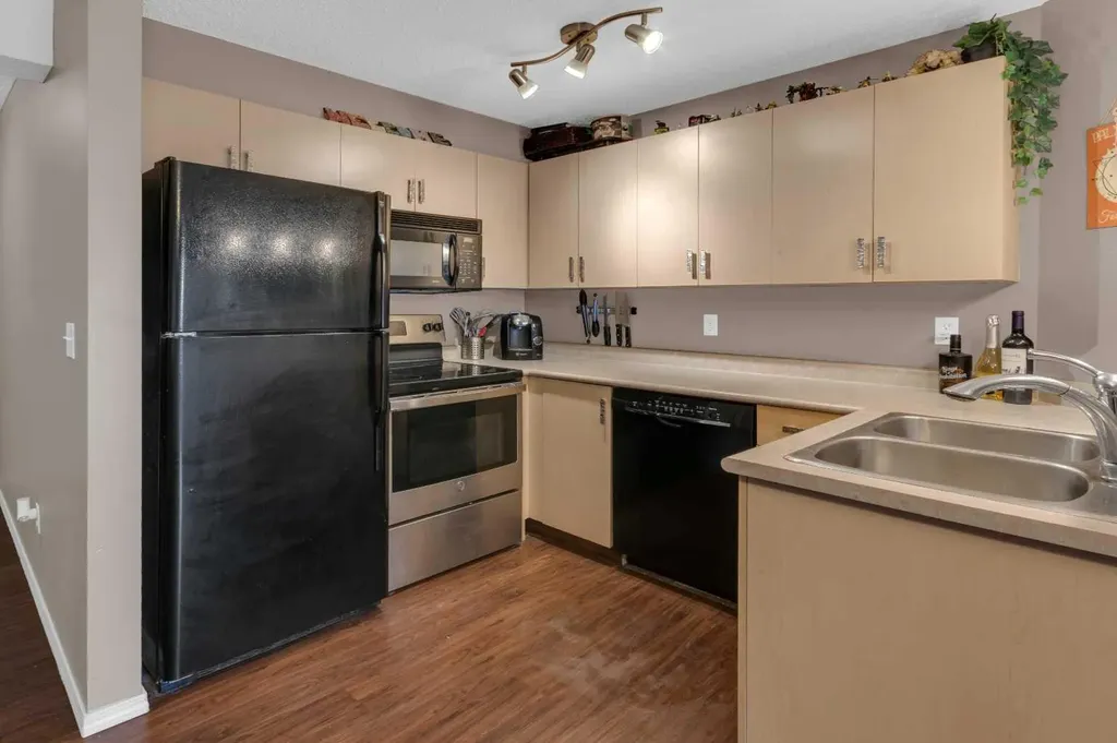 4975 130 Avenue SE Calgary AB T2Z 4P4