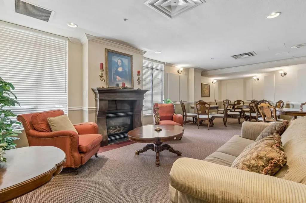 1726 14 Avenue NW Calgary AB T2N 4Y8